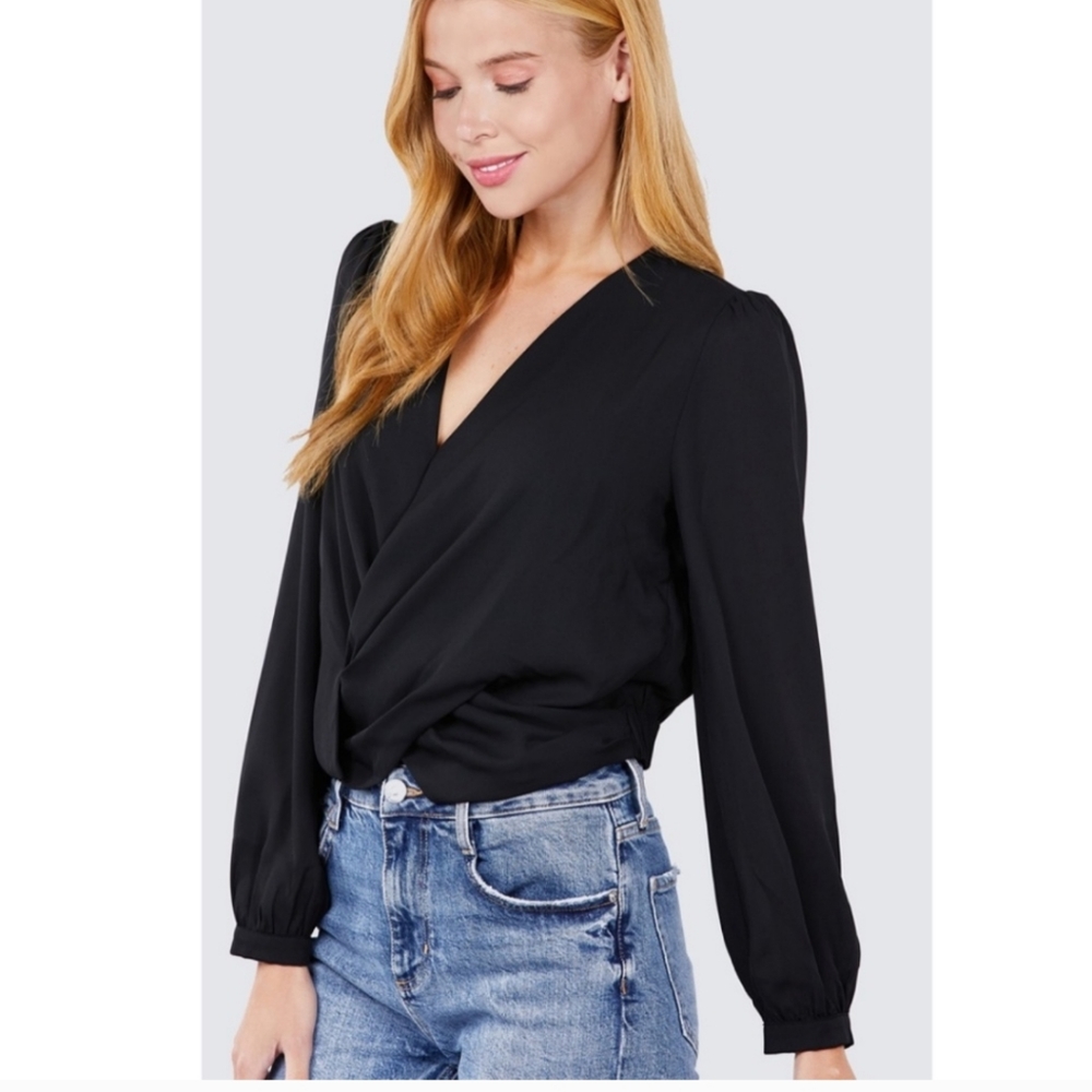 CROSS OVER LONG SLEEVED BLACK TOP